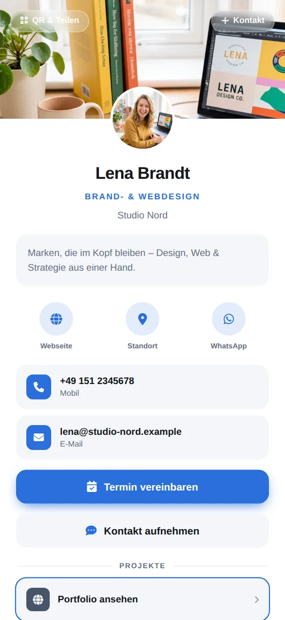 Przykład cyfrowej wizytówki na telefonie: profil ze zdjęciem, przyciskami kontaktowymi i linkami.