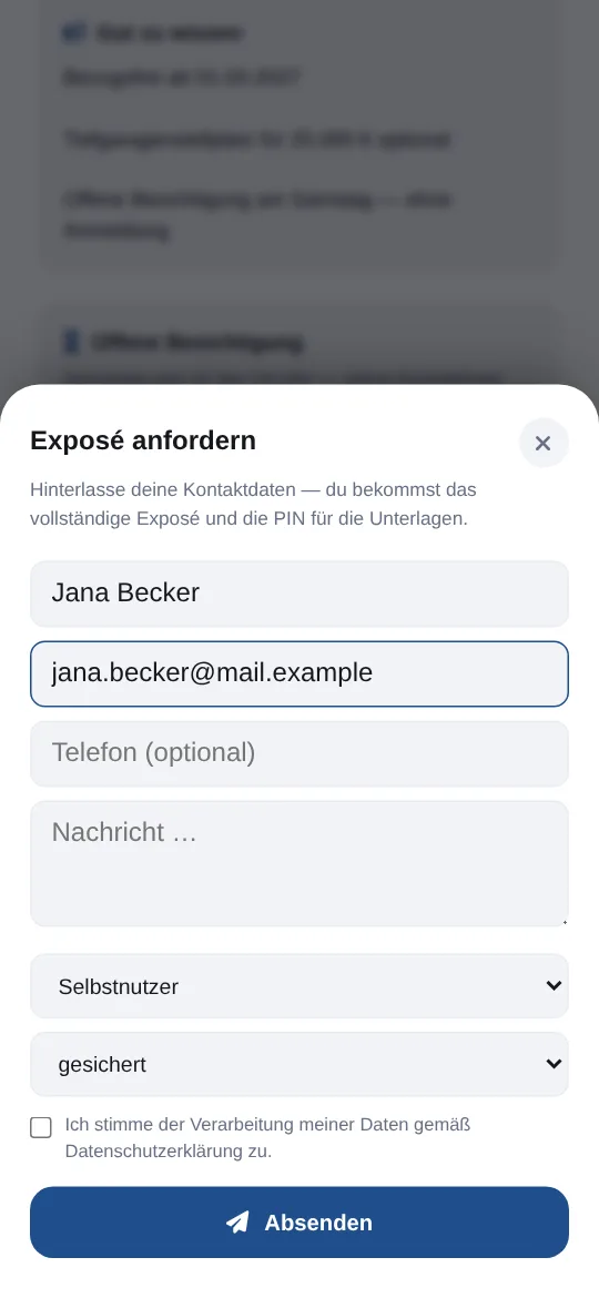 Formular „Exposé anfordern“ mit Name, E-Mail, Auswahl Selbstnutzer und Finanzierung gesichert, Einwilligungs-Checkbox und Knopf „Absenden“