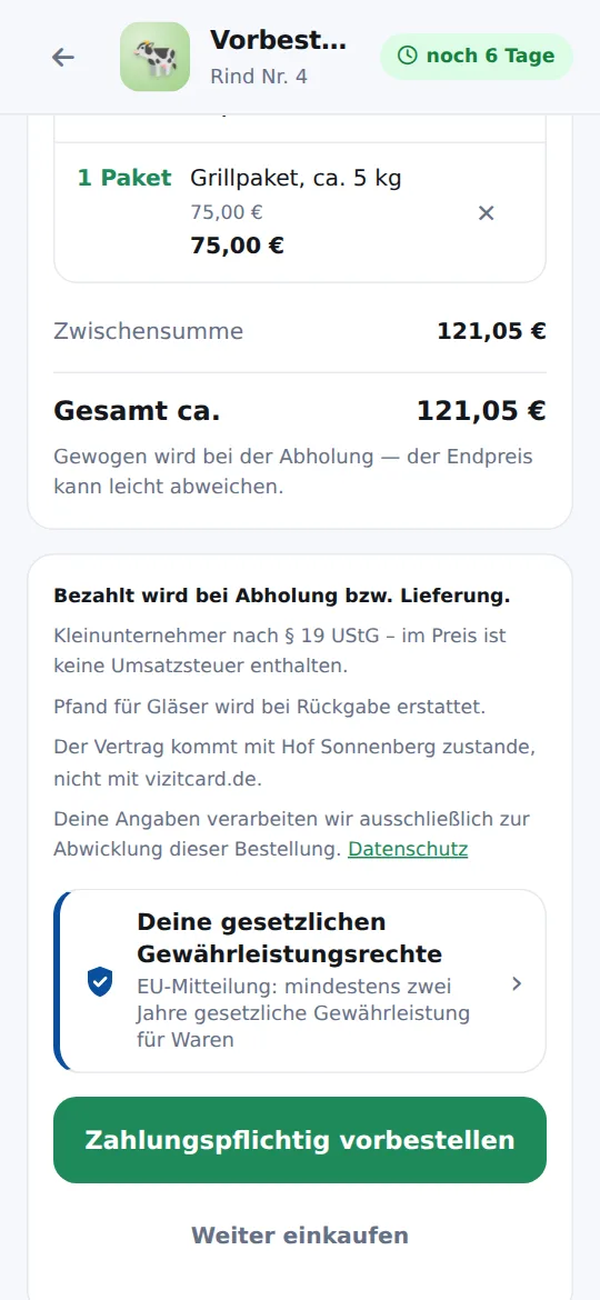 Warenkorb auf dem Handy: Posten mit Mengen und Preisen, Gesamt ca. 121,05 €, Hinweise zu Bezahlung bei Abholung, Kleinunternehmerregelung, Glaspfand und Vertragspartner, Knopf „Verbindlich vorbestellen“